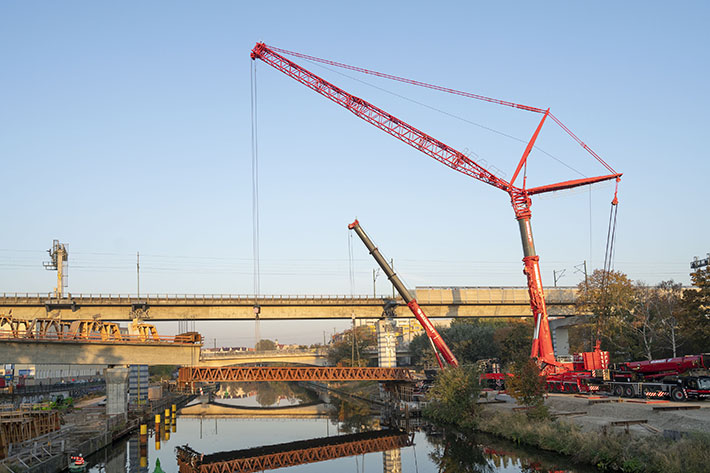 Liebherr cranes make expensive floating crane use superfluous