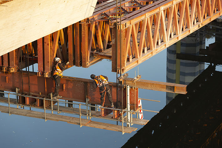 Liebherr cranes make expensive floating crane use superfluous