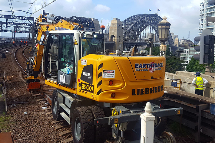Earthtrack Solutions’ A 922 Railroader at Sydney Harbour Bridge