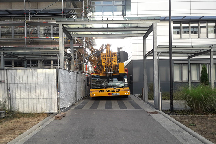 Expert engineers work side by side: Liebherr mobile construction cranes tackle building retrofit