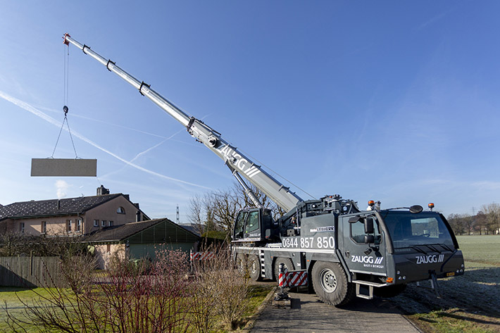 New Liebherr LTM 1090-4.2 with 60-metre telescopic boom shows what it can do on constricted sites
