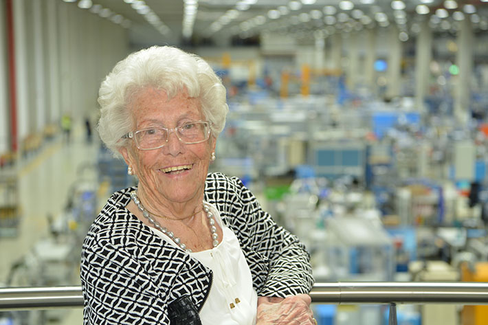 Ehemalige Liebherr-Mitarbeiterin feiert 100. Geburtstag