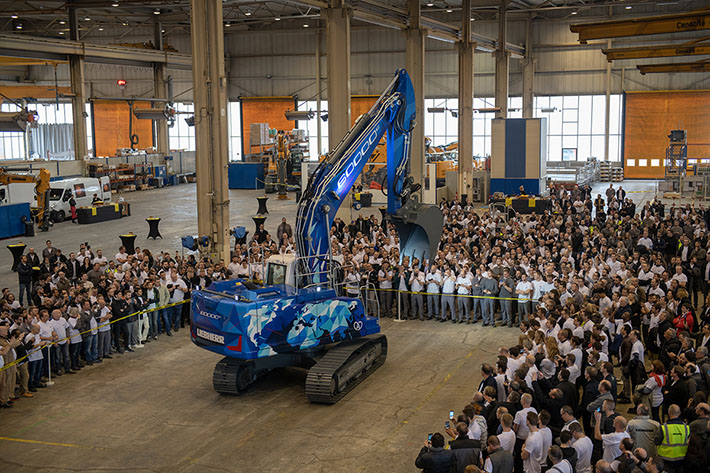 The 60,000th crawler excavator by Liebherr-France SAS in Colmar