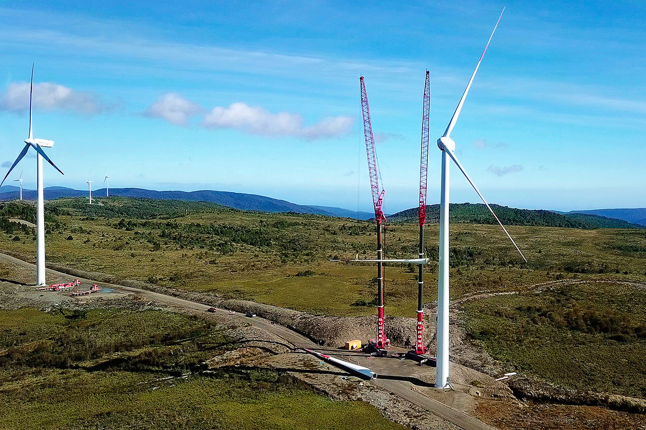 Grúas Burger aumenta su flota: dos grúas móviles Liebherr usadas modelo LTM 1500-8.1 y una grúa sobre orugas nueva modelo LR 1750/2