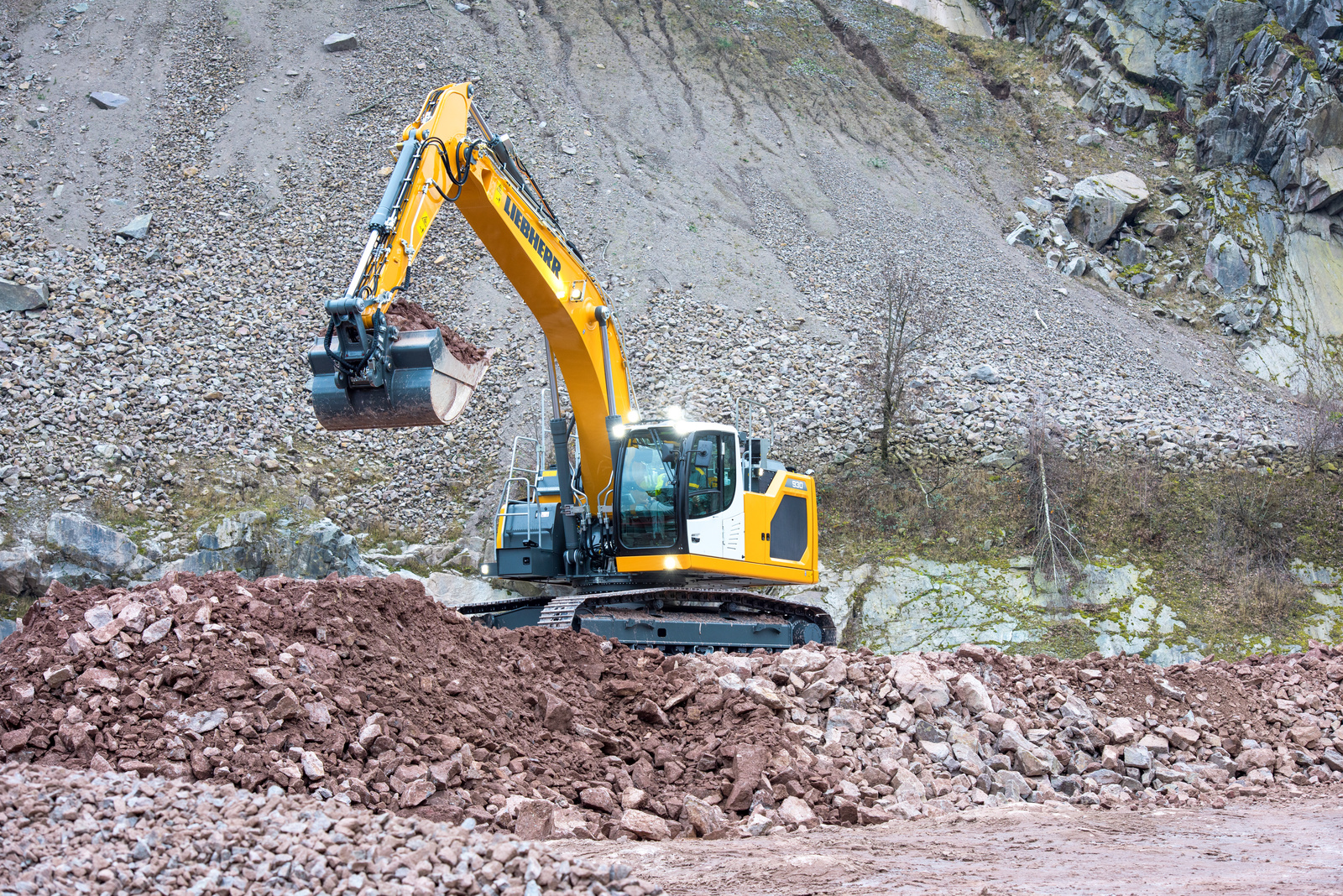 Two of seven: The Liebherr R 930 and R 926 crawler excavators complete the Generation 8 series
