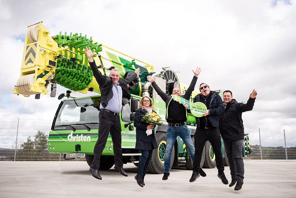 The first LTM 1230-5.1 mobile crane goes to Switzerland – Christen takes delivery of new Liebherr 230-tonne machine 