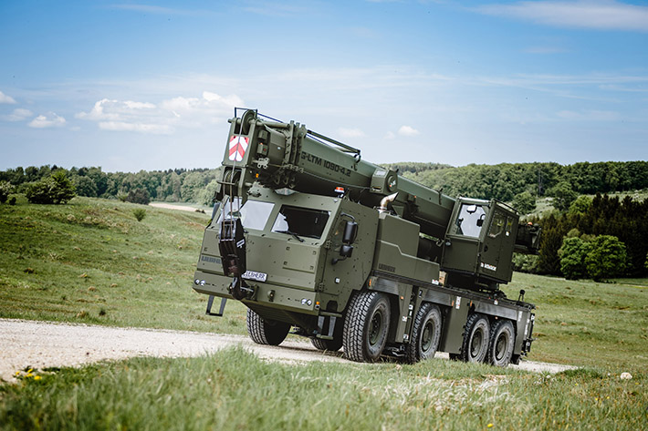 Liebherr delivers the first armoured mobile and recovery cranes to the German Army