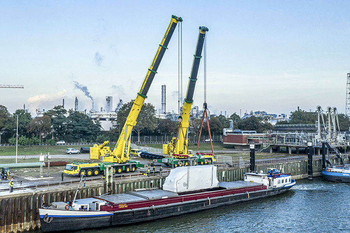 Gas turbine from ship to power plant – HKV uses three 500-tonne Liebherr cranes