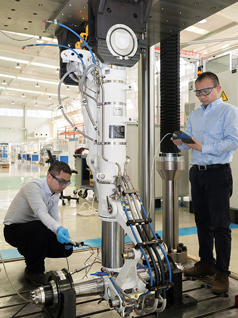 Liebherr LAMC Aviation (Changsha) Co., Ltd. Celebrates Delivery of 100th ARJ 21 Landing Gear Strut
