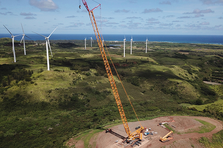 Liebherr crawler crane LR 11000 between Ironman and surfers in Hawaii