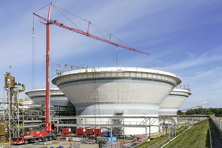 Big clean-up in the reactor: Liebherr's MK 140 mobile construction crane proves to be an all-rounder