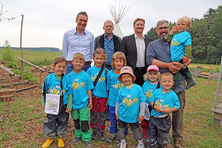 Biberacher Schützenfest 2019: Liebherr verteilt Geschenke in Biberacher Kindergärten