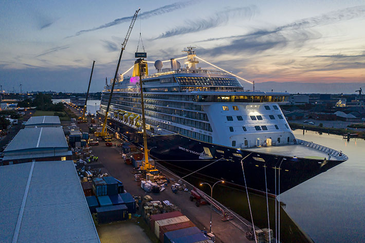 Ulferts installs equipment on cruise ship using three Liebherr mobile cranes