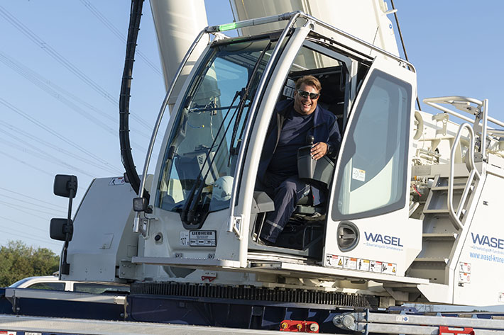 New LTM 1230-5.1 fast and flexible for erecting power lines