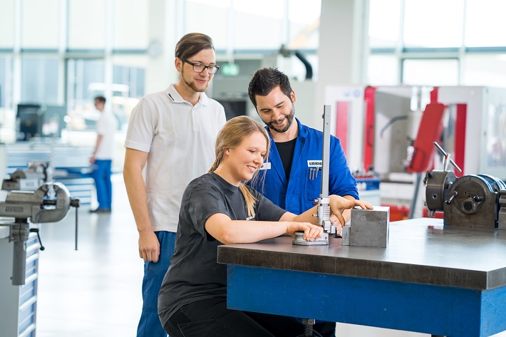 Ausgezeichnet: Liebherr gehört zu den besten Arbeitgebern und Ausbildern Deutschlands