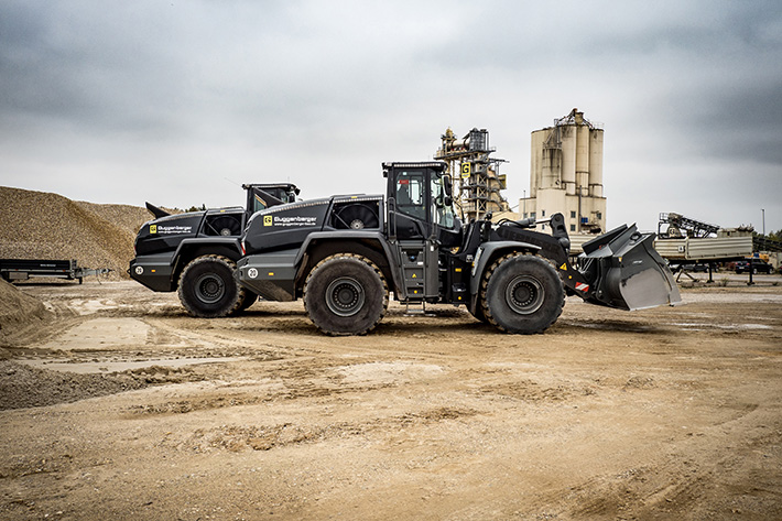 Liebherr wheel loaders L 566 XPower® with specialised paint ex works for Guggenberger GmbH