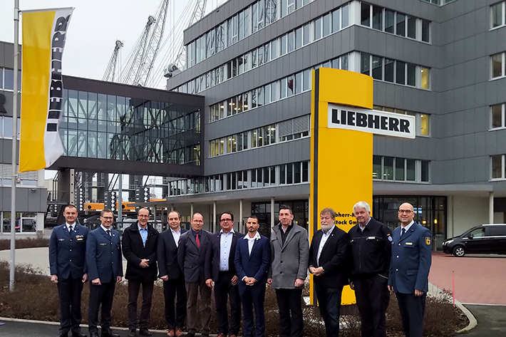 Zukunft mit Tradition: 10 Jahre Zusammenarbeit THW und Liebherr