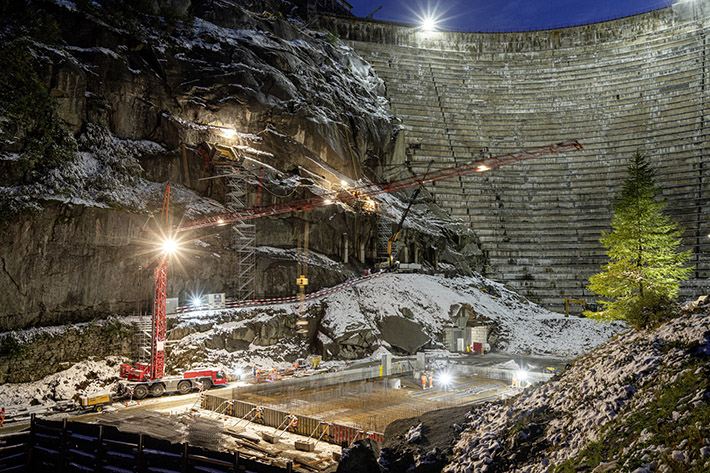 Liebherr MK 88 Plus mobile construction crane masters 1,600 lifts in the Swiss Alps
