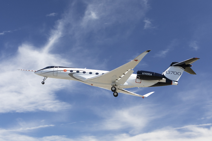 First Flight G700: Pneumatics by Liebherr on Board