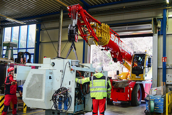 When centimetres count – RemoteDrive on Liebherr compact crane proves itself in practice