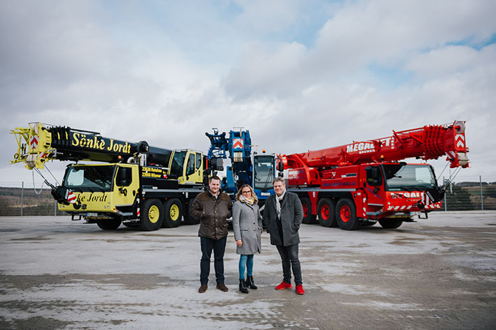 Team players – three crane contractors from northern Germany jointly take delivery of new mobile cranes at the Liebherr Plant in Ehingen