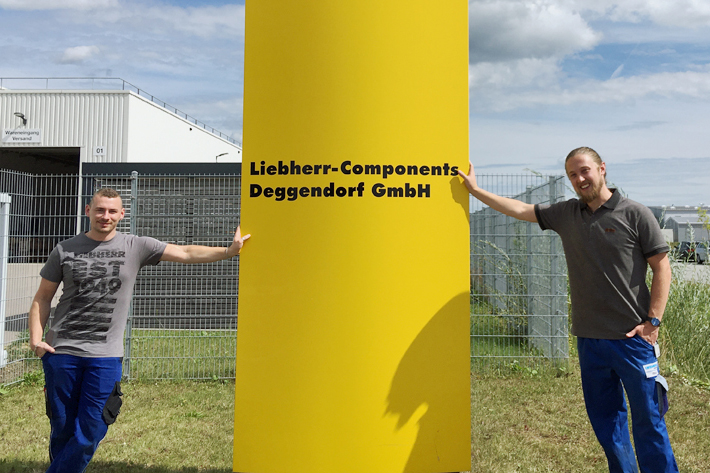 Liebherr for Liebherr: Lindenberg production staff are lending a hand to Deggendorf