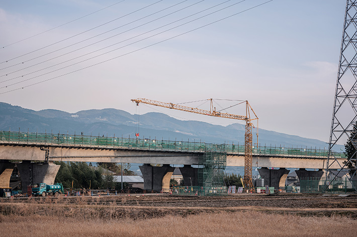 Earthquake-proof on Japan’s highest mountain: Liebherr 42 K.1/J fast-erecting cranes