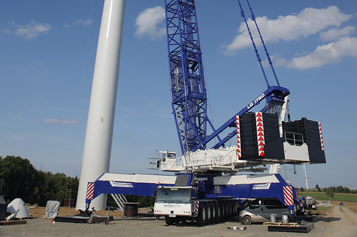 The latest technology for erecting wind turbines - new major order from MaxiKraft for Liebherr
