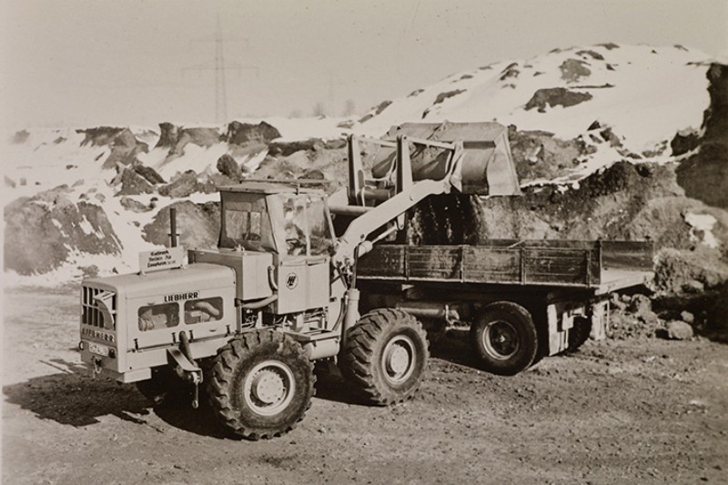 LIEBHERR 961 ショベル　ヴィンテージ　レトロ Liebherr restores a 60-year-old wheel loader prototype: The LSL