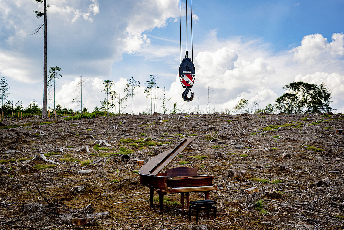 LTM 1050-3.1 makes “Muse” art project possible by hoisting a grand piano into a forest clearing