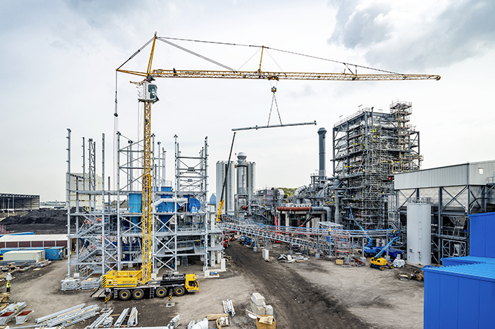 Liebherr MK 88 Plus mobile construction crane in Rotterdam: cost-effective and quiet continuous operation using site power