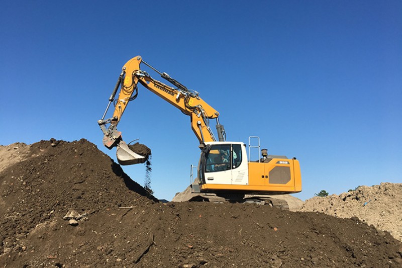 Nouvelle-Aquitaine Region: Generation 8 crawler excavators for