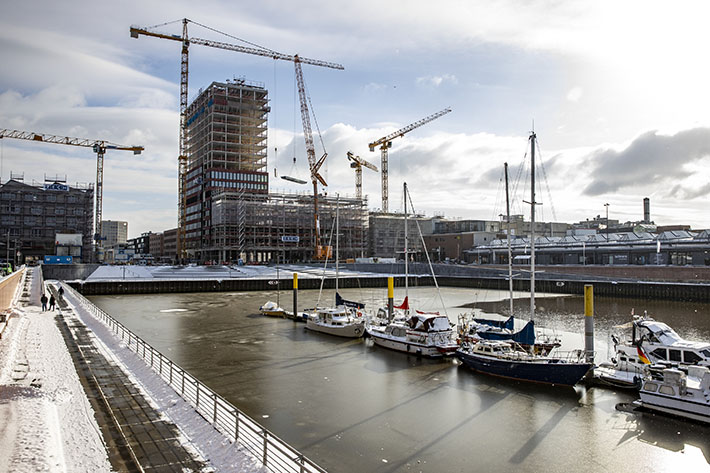 Urban development in Bremen – Sommer installs components for stairwell using LTM&nbsp;1450-8.1