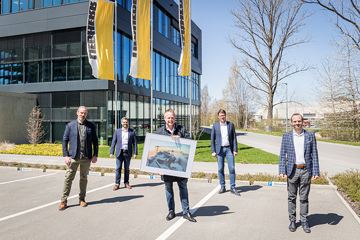 Hüffermann sets up new rental fleet with tower cranes from Liebherr