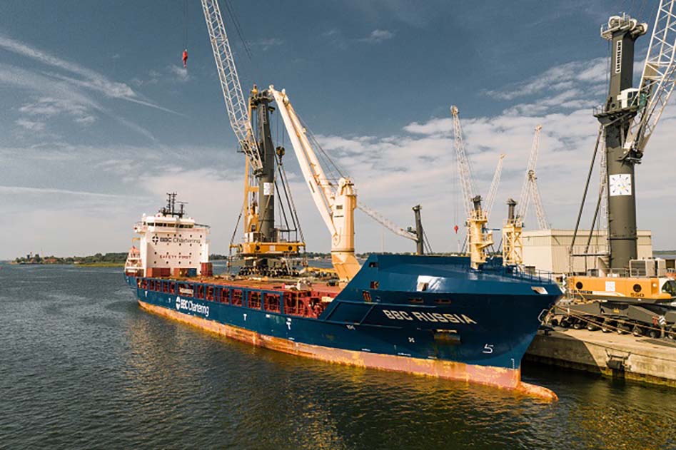 1,300 maritime cranes – from Rostock to the world