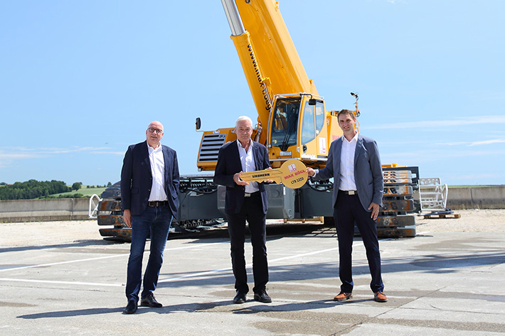 Time-tested concept – Max Bögl Group takes delivery of another Liebherr LTR 1220 telescopic crawler crane