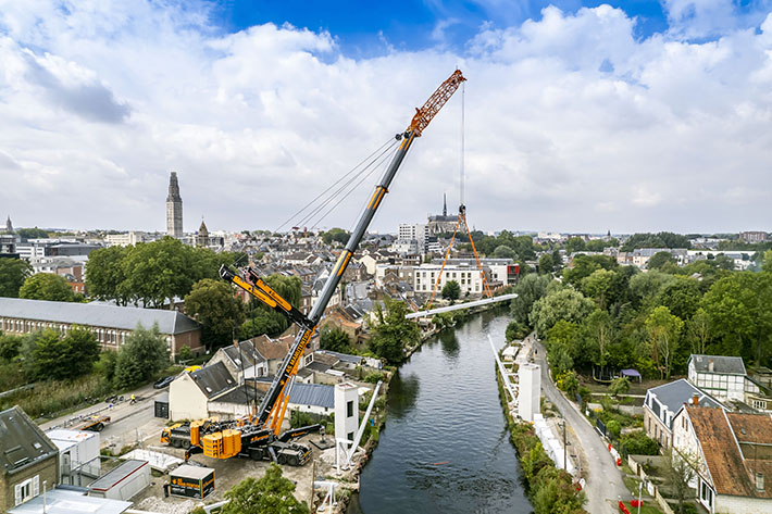 Bridge building with AS Manutention’s new LTM 1750-9.1 mobile crane