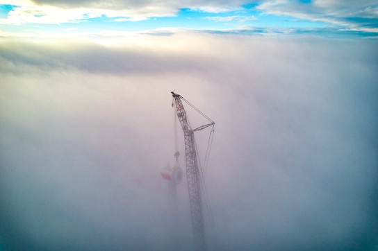 【原画】『Crane in the Clouds』 green-tower-crane-background-