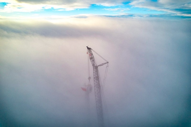 【原画】『Crane in the Clouds』 原画】『Crane in the Clouds』 Tower crane operator captures