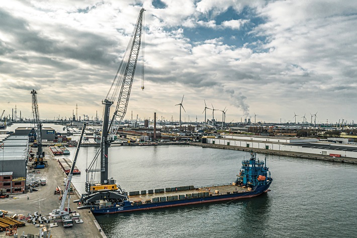 Liebherr LHM 800 takes Veemnatie to new heights