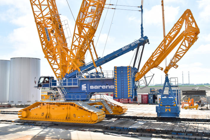 First job in the Netherlands – Sarens erects wind turbines using Liebherr LR 11000 crawler crane