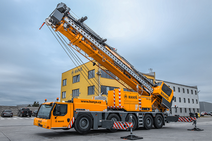 Cause for celebration: Liebherr delivers 1000th mobile&nbsp;construction&nbsp;crane