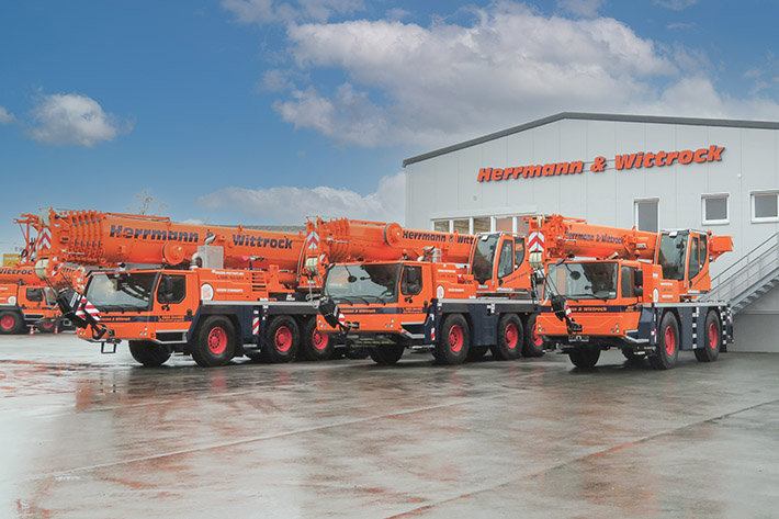 Three at one blow – Herrmann & Wittrock modernises fleet with Liebherr mobile cranes