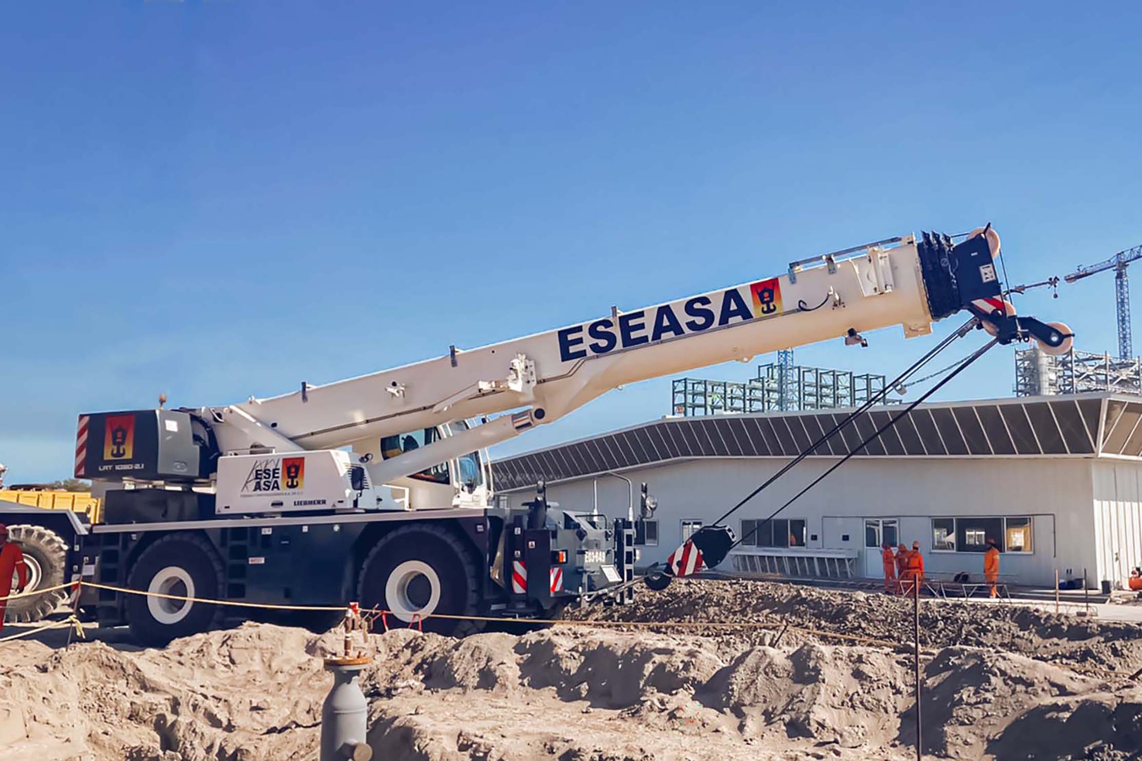 Refuerzo para ESEASA: siete nuevas grúas de todoterreno Liebherr para la flota de grúas