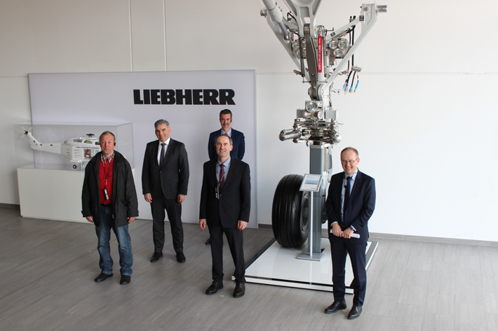 Hubert Aiwanger zu Gast bei Liebherr-Aerospace