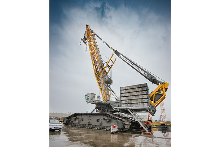 La primera unidad de la nueva grúa sobre orugas LR&nbsp;12500-1.0 de Liebherr para Sarens