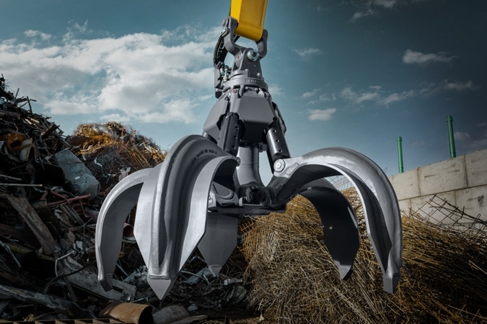 Smart equipment solutions: Liebherr presents new multi-tine grab 