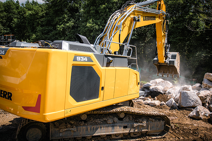 Liebherr Generation&nbsp;8 crawler excavators conquer Corsica
