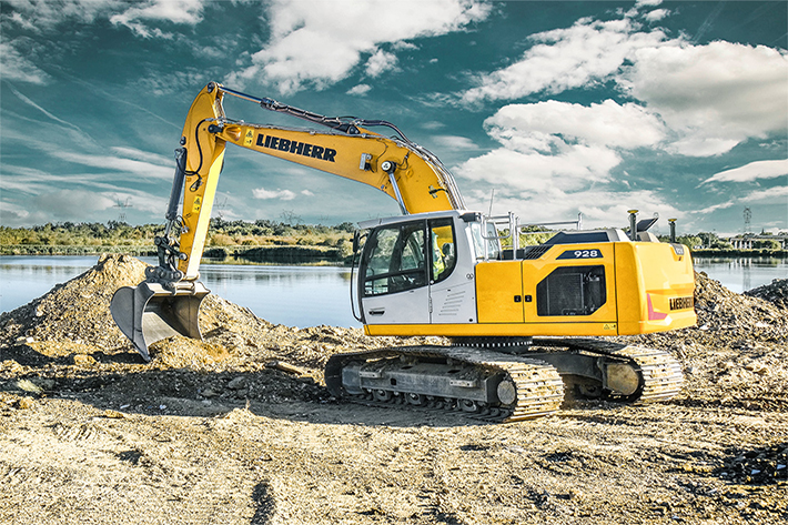 R 928 G8 with Leica semi-automatic machine control at Bauma 2022