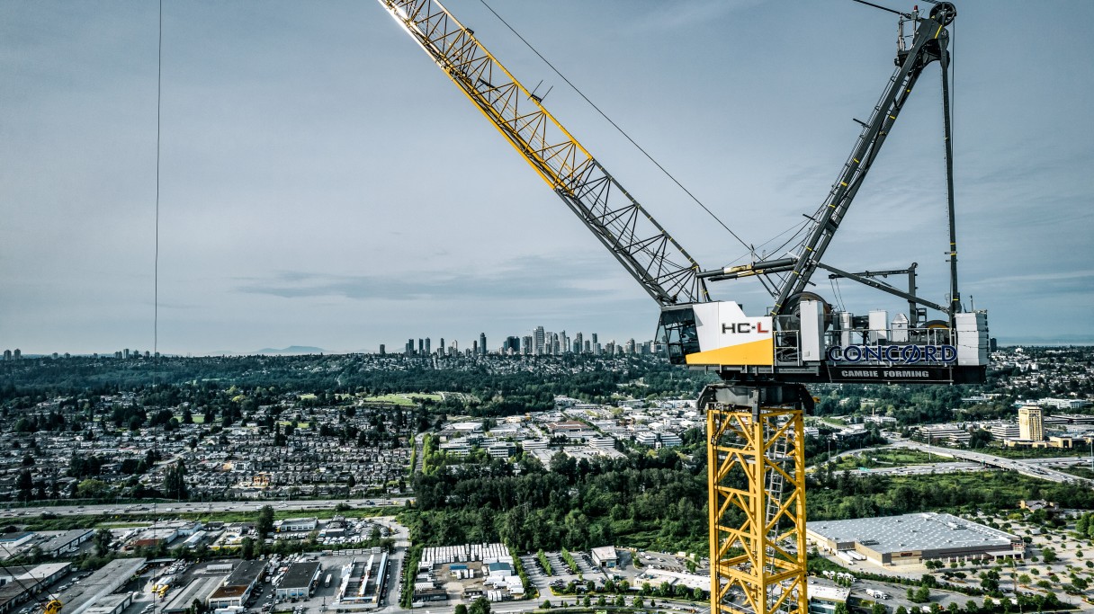 182&nbsp;metre-high skyscraper: New Liebherr&nbsp;crane at work in Canada 